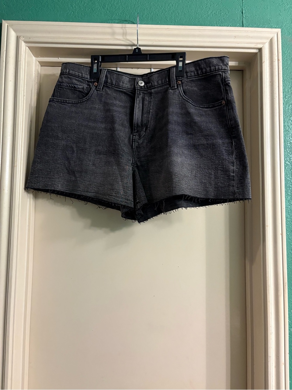American Eagle Outfitters AE A-Line Fit Short Black Washed Denim Shorts